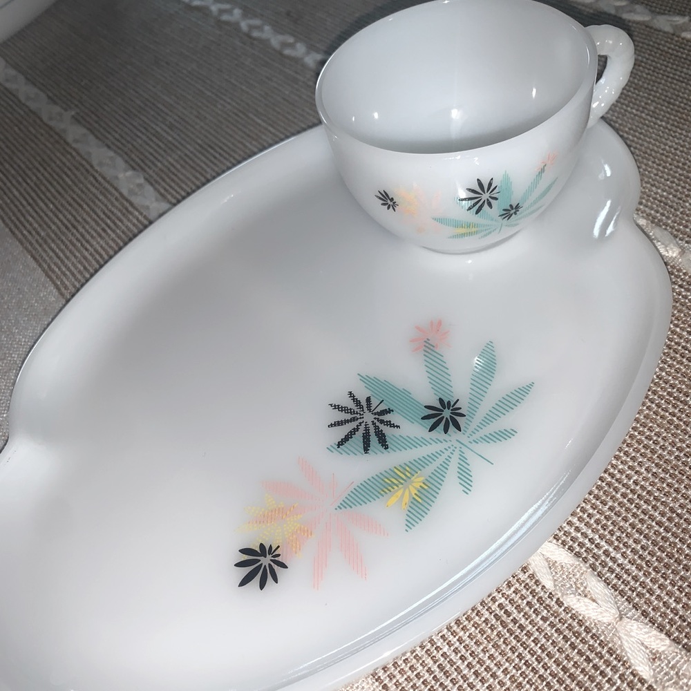 Federal Milk Glass 12 pc Atomic Vintage Snack Set